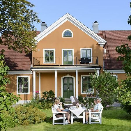 Gamla Brukshandeln Bed&Breakfast Bed & Breakfast Lovstabruk Екстериор снимка