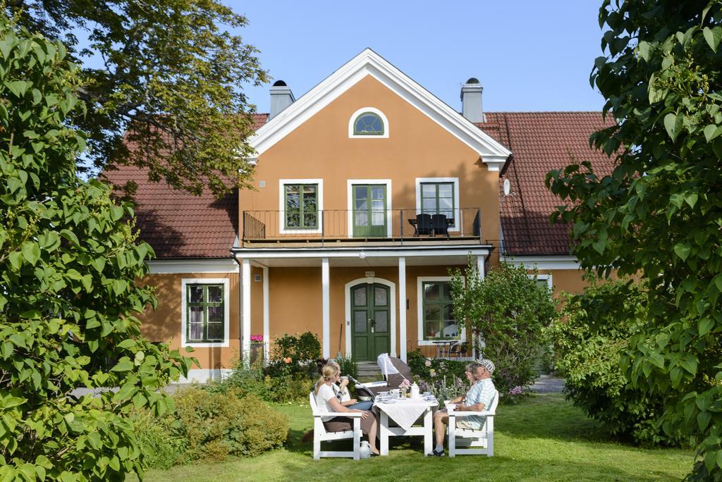 Gamla Brukshandeln Bed&Breakfast Bed & Breakfast Lovstabruk Екстериор снимка